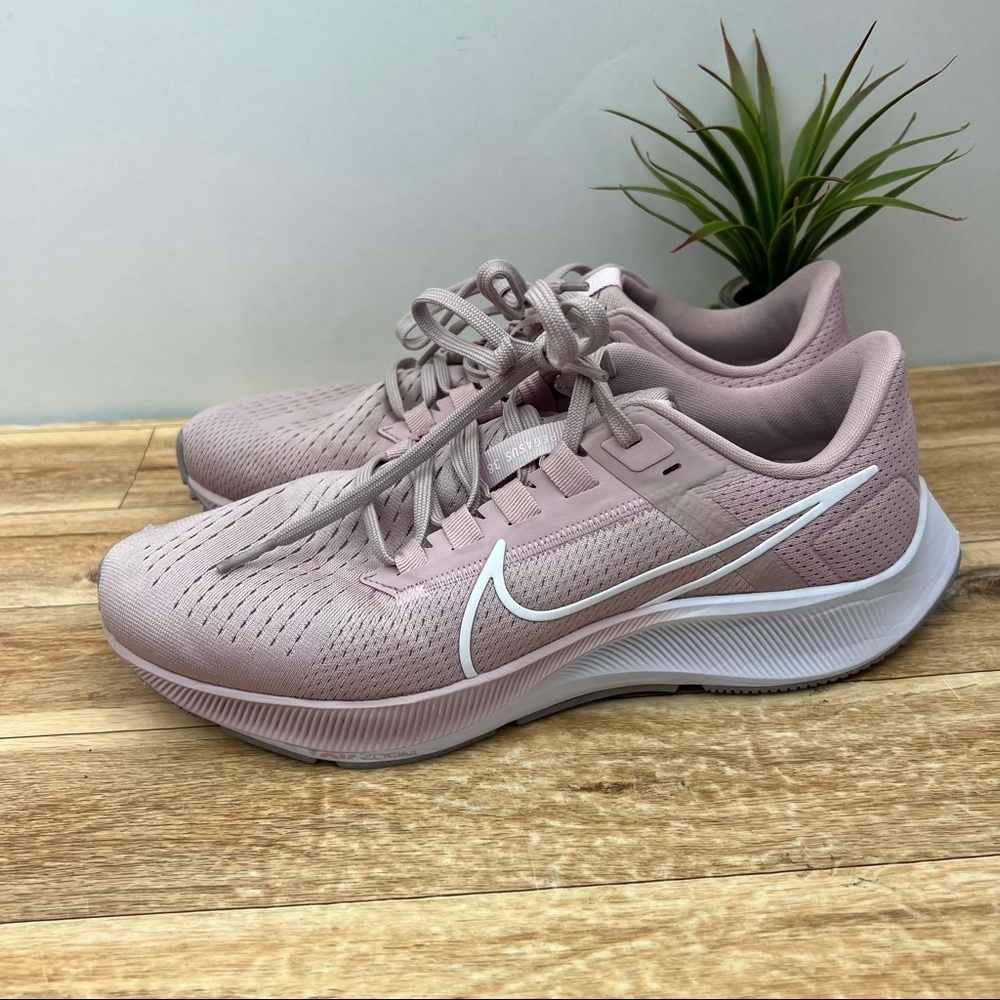 Nike Air Zoom Pegasus 38 Running Shoe sz 9.5